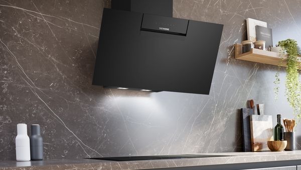 iQ300, Hotte murale, 80 cm, Noir avec finition en verre SIEMENS LC87KFN60 - vue 3