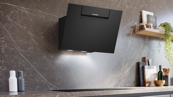iQ300, Variante d'encastrement de la hotte , 60 cm, Noir avec finition en verre SIEMENS LC67JFN60 - vue 2