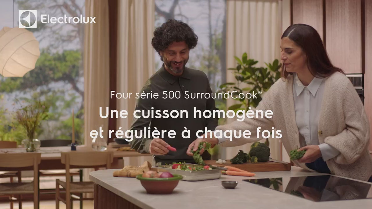 Cargar vídeo: Four Pyrolyse 500 SurroundCook® ELECTROLUX EOF6P66BX