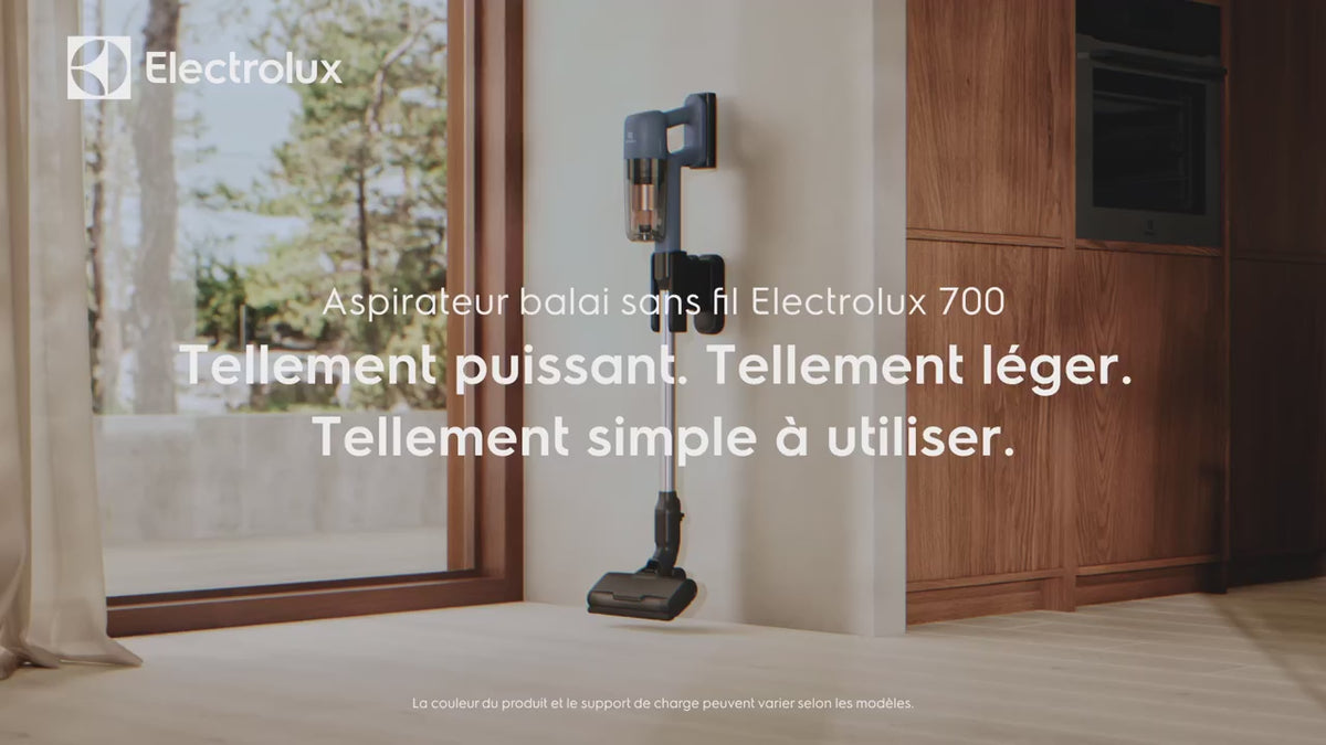 Charger la vidéo : Aspirateur balai sans fil Electrolux 700 EP72UB21DB