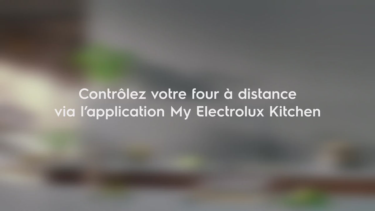 Load video: Four Pyrolyse 500 SurroundCook® ELECTROLUX EOF6P46RX