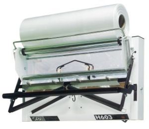 Housseuse pour vêtement sur cintre, modèle mural à fixation murale APPRO H603M